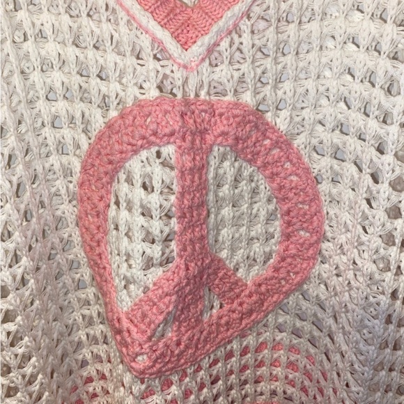 NWOT POL Open Crochet Oversized Peace Sign Sweater in white and pink L - Picture 4 of 12